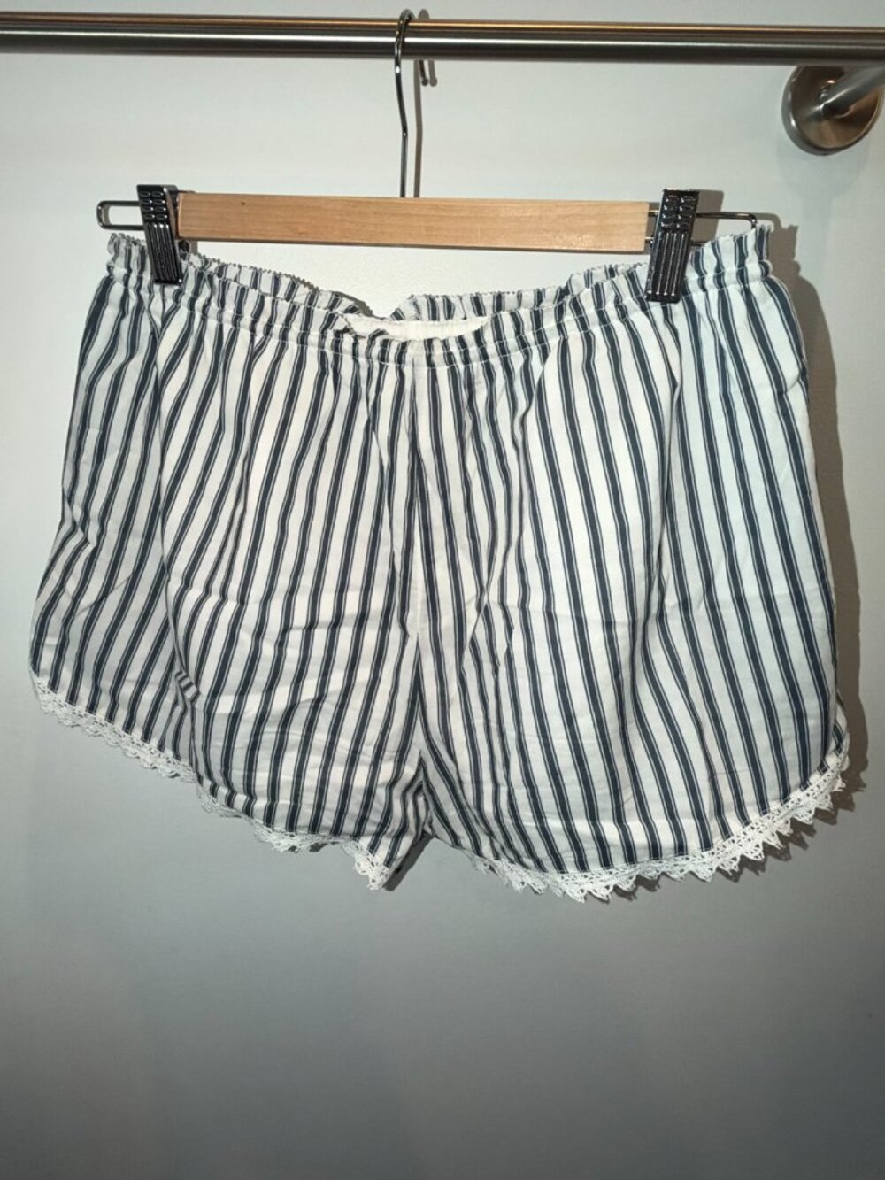 Reformation Toria Short Antibes Stripe Lace Trim | Size S - Picture 5 of 6